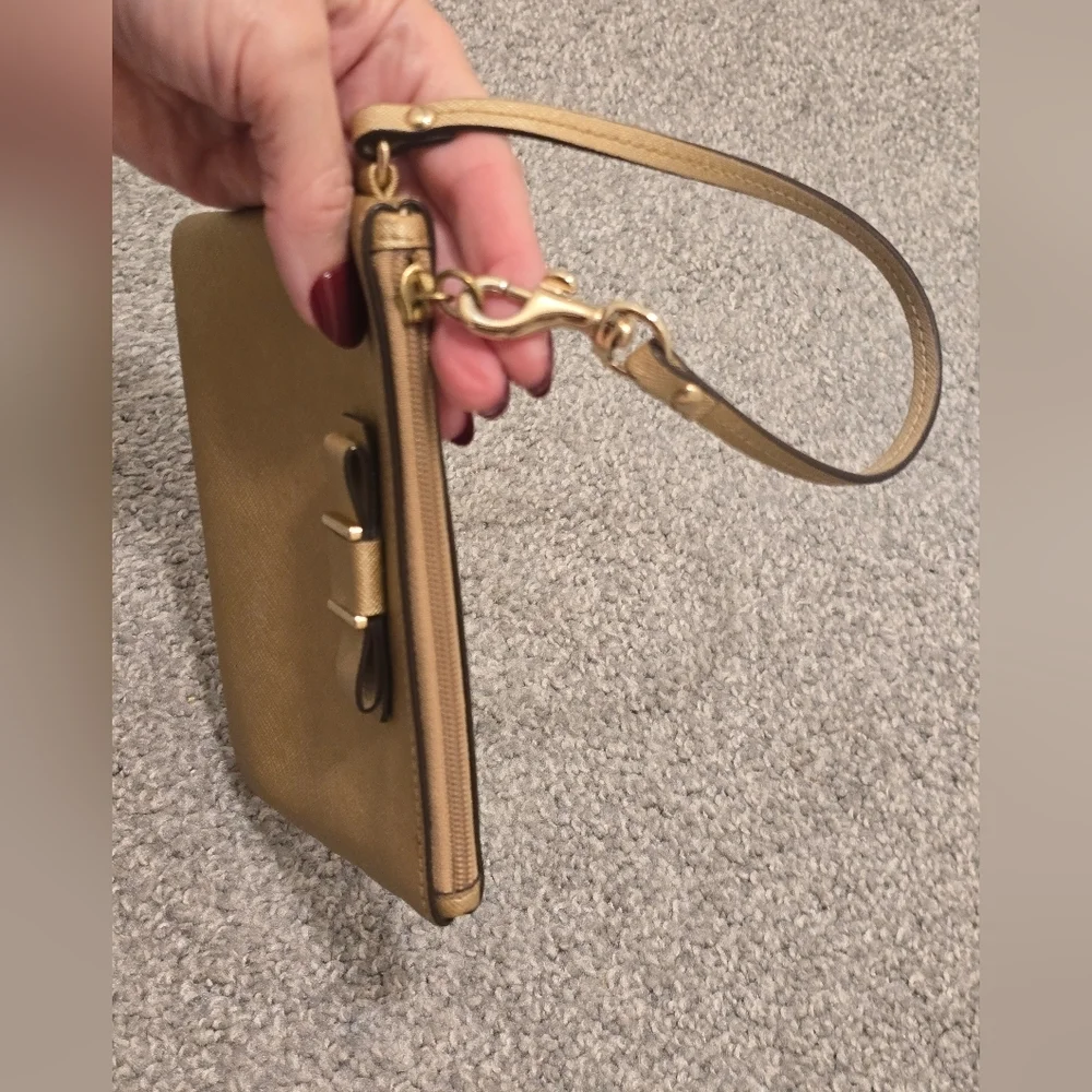 Coach Gold Saffiano Leather Wristlet Zipper Metallic Bow Party Vacation Festival